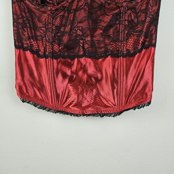 Cacique Lace details black red Corset Top Size 14/16 NWT - Picture 2 of 7